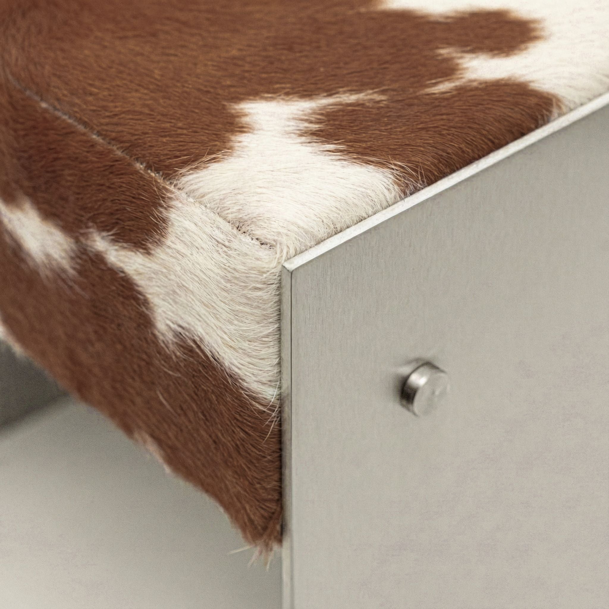 Scobel Paslanmaz Çelik - Sığır Derisi Puf / Tabure (Kahve)