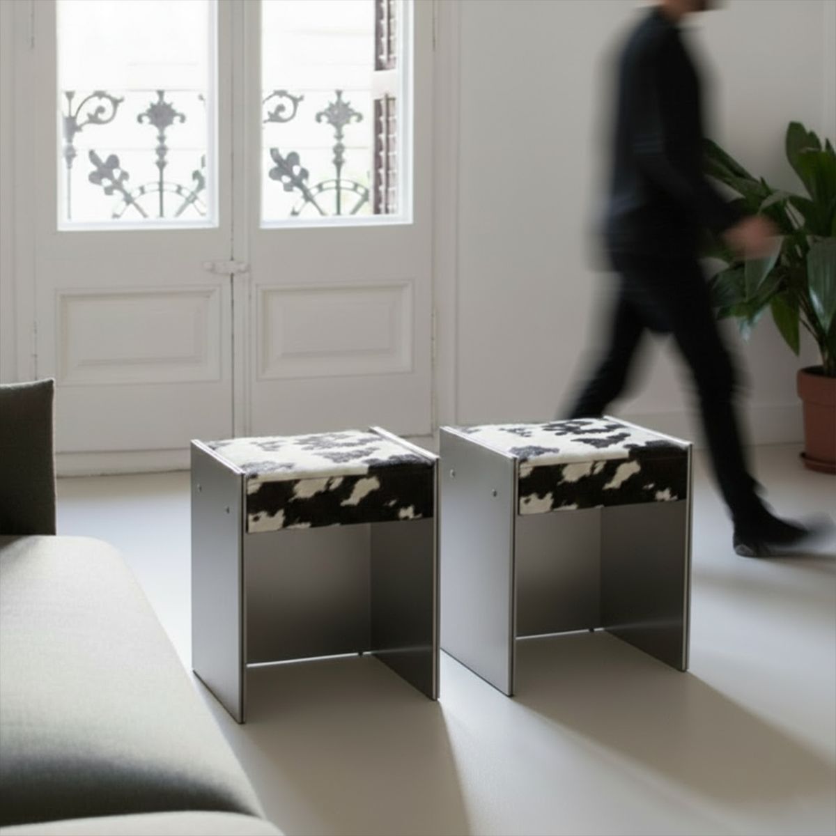 Scobel Paslanmaz Çelik - Sığır Derisi Puf / Tabure